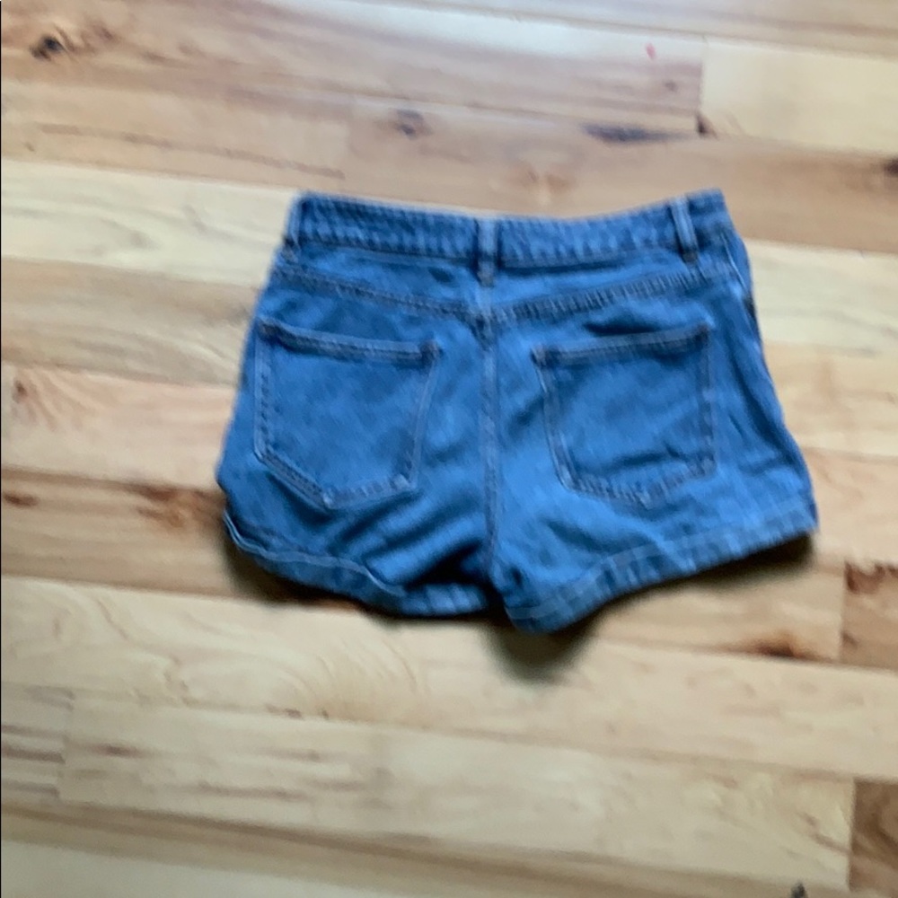 Shorts - Picture 2 of 3